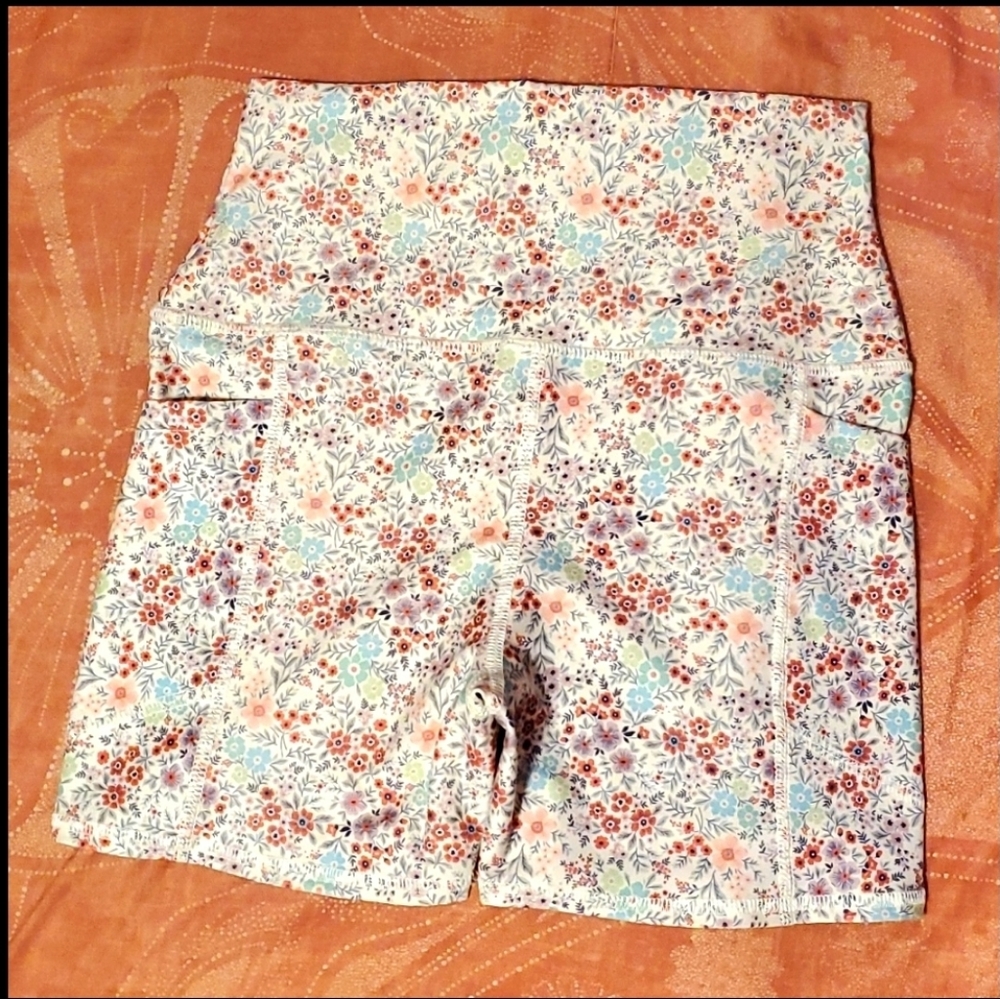 🚩SOLD🚩NWT Women's M Evolution and Creation Floral Biker Shorts with Pockets - Picture 2 of 3